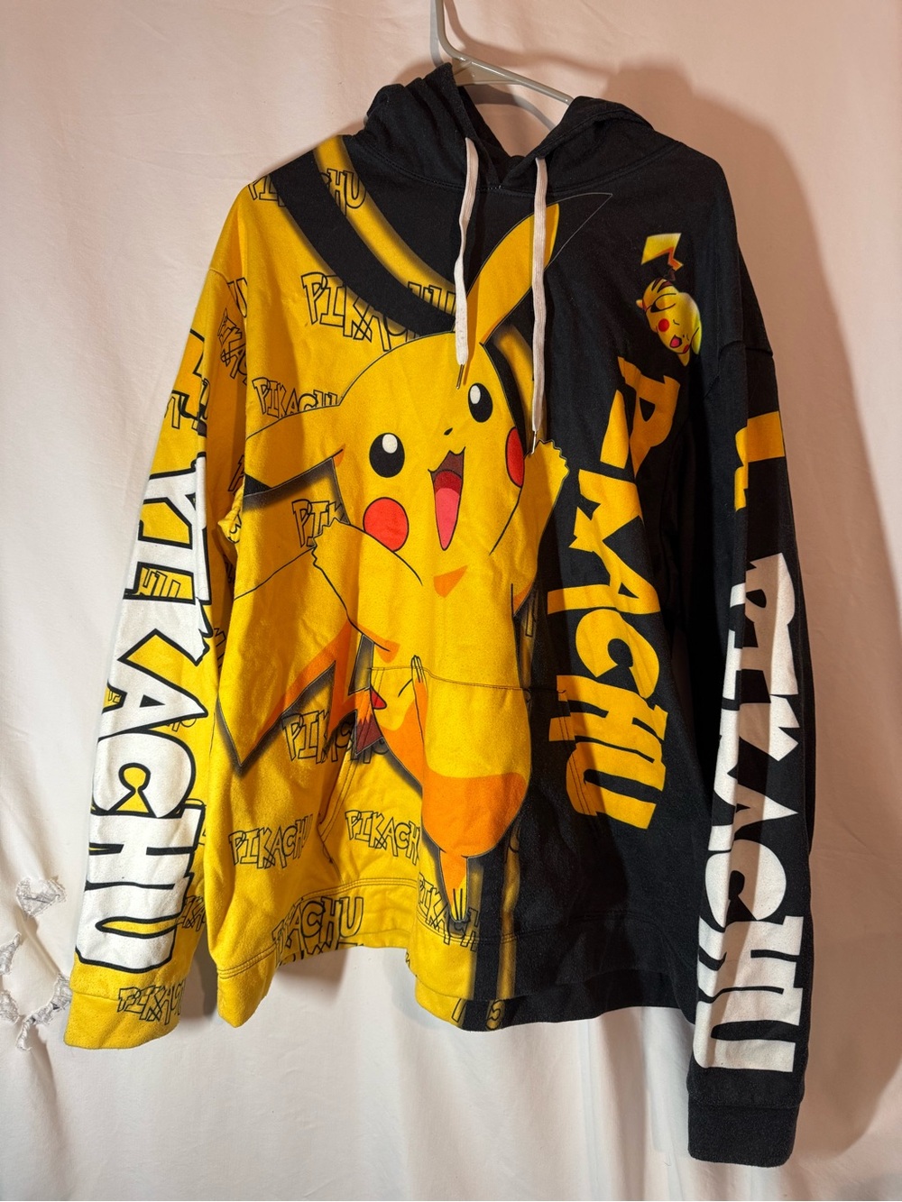 Pokémon Pikachu All Over Print Hoodie XXL Black Yellow Graphic Pullover